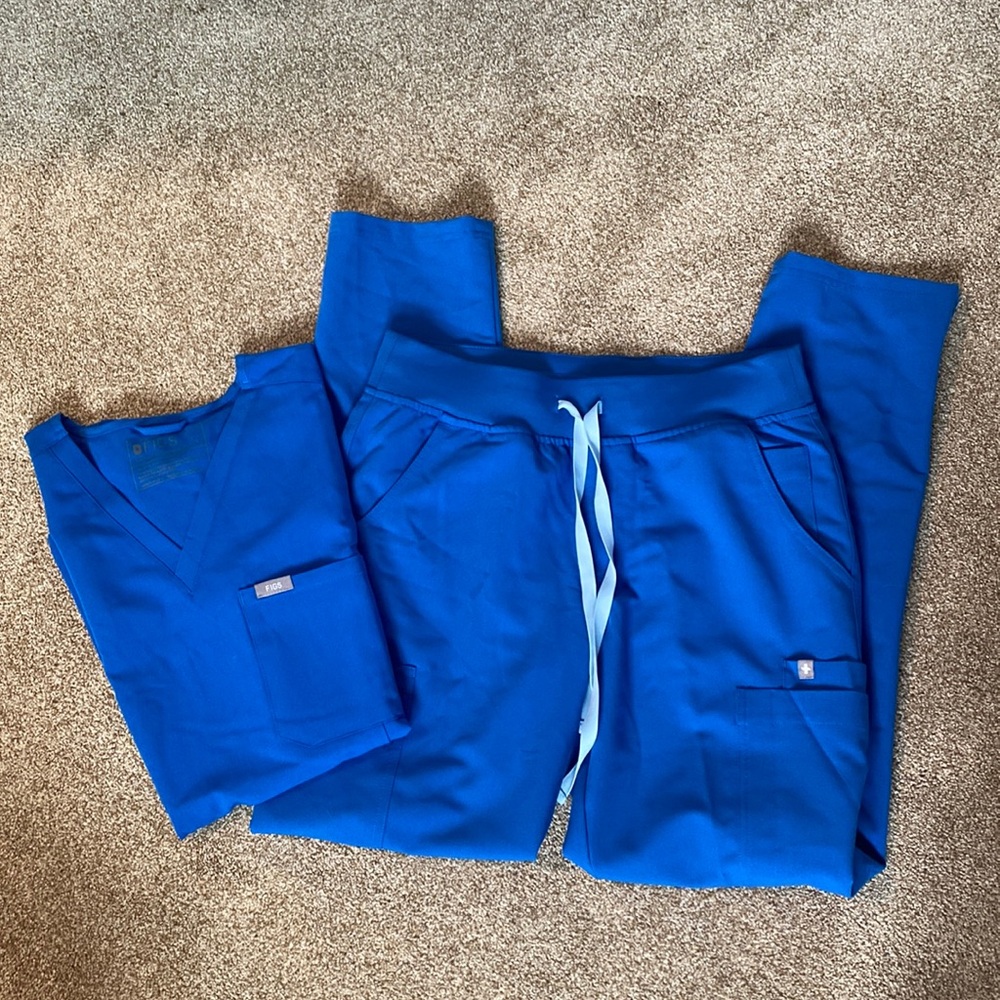 NWOT Blue Figs Small SET
